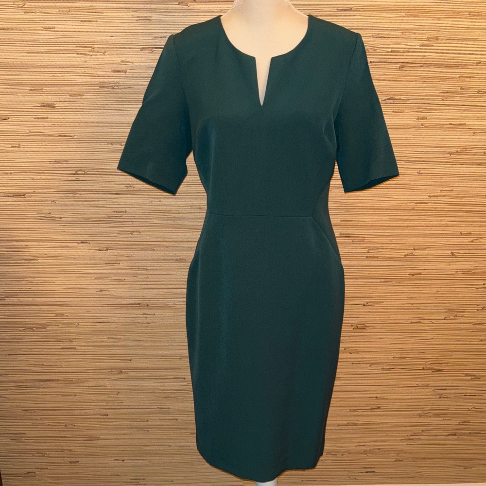 Banana Republic Dark Green Evergreen short Sleeve suiting Dress size 8 EUC!